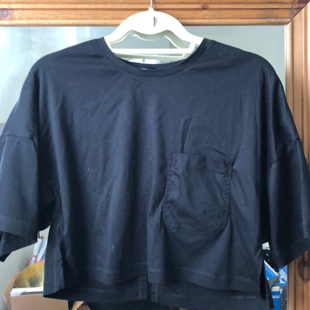 Black elbow sleeve crop top